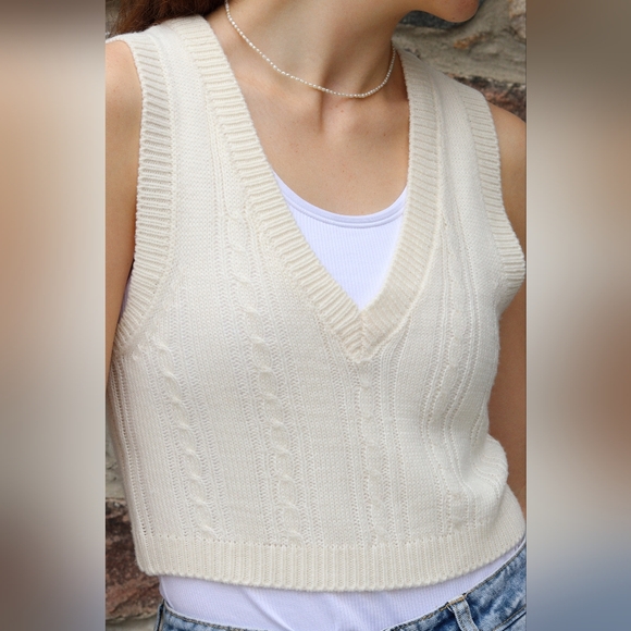 Cream Cropped Bluenotes Sweater Vest - Picture 2 of 7